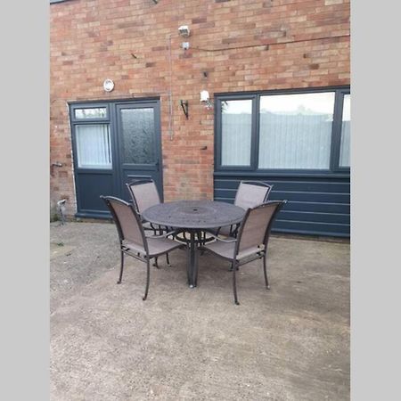 Entire House - Cheshire Oaks/Ellesmere Port Exterior photo