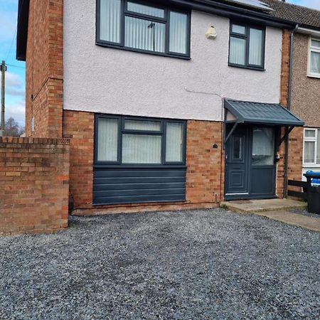 Entire House - Cheshire Oaks/Ellesmere Port Exterior photo